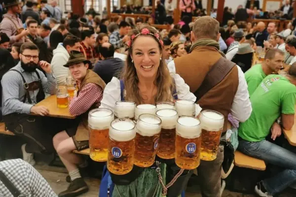 lễ hội bia tháng Mười Oktoberfest là gì? Địa điểm và thời gian diễn ra