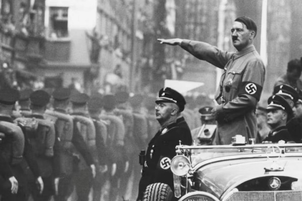 Tiểu sử Adolf Hitler - Trùm phát xít Đức nổi tiếng TK 20